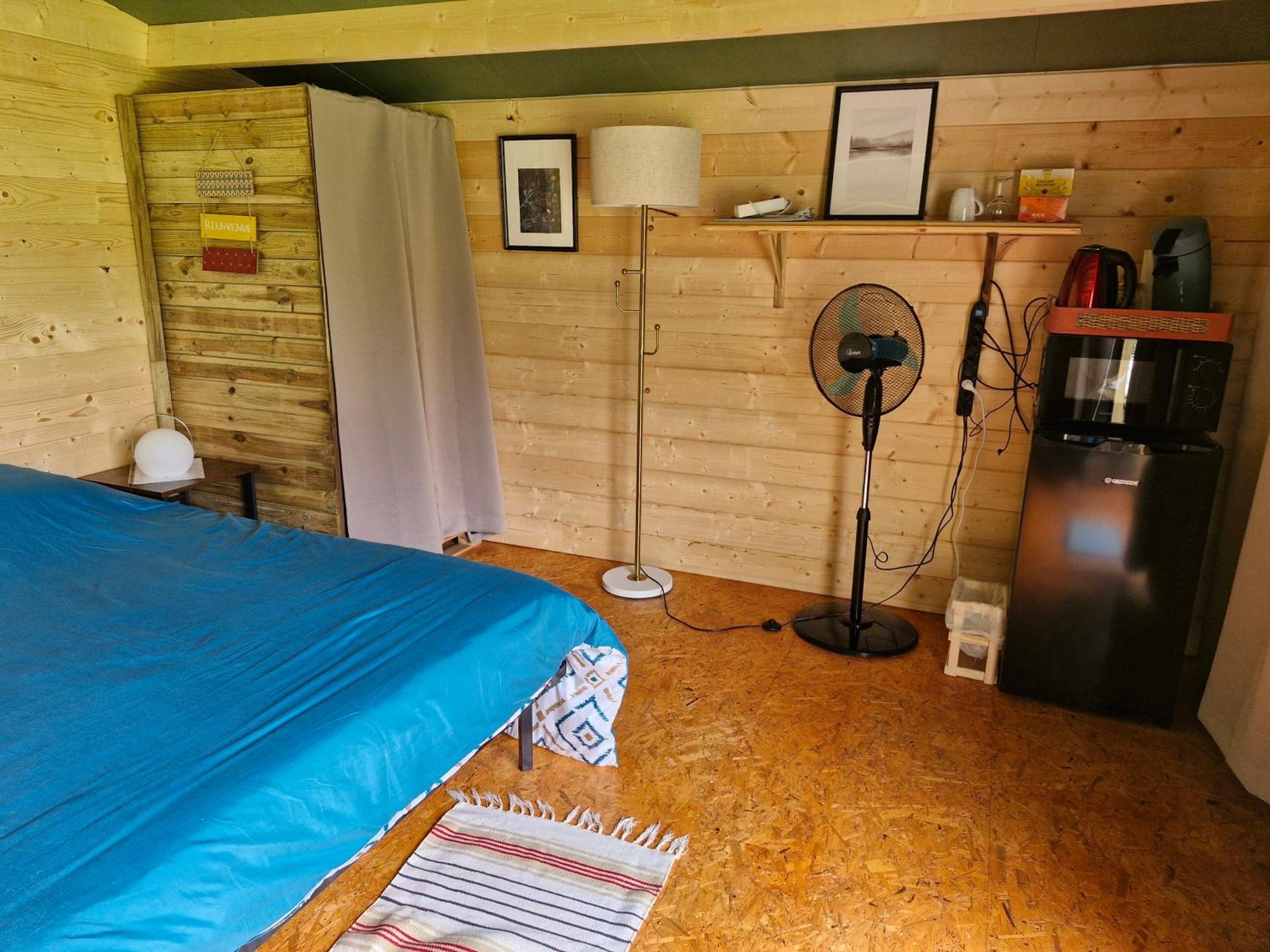 La Cabane Des Lucioles Saint-Julien-Boutieres 部屋 写真