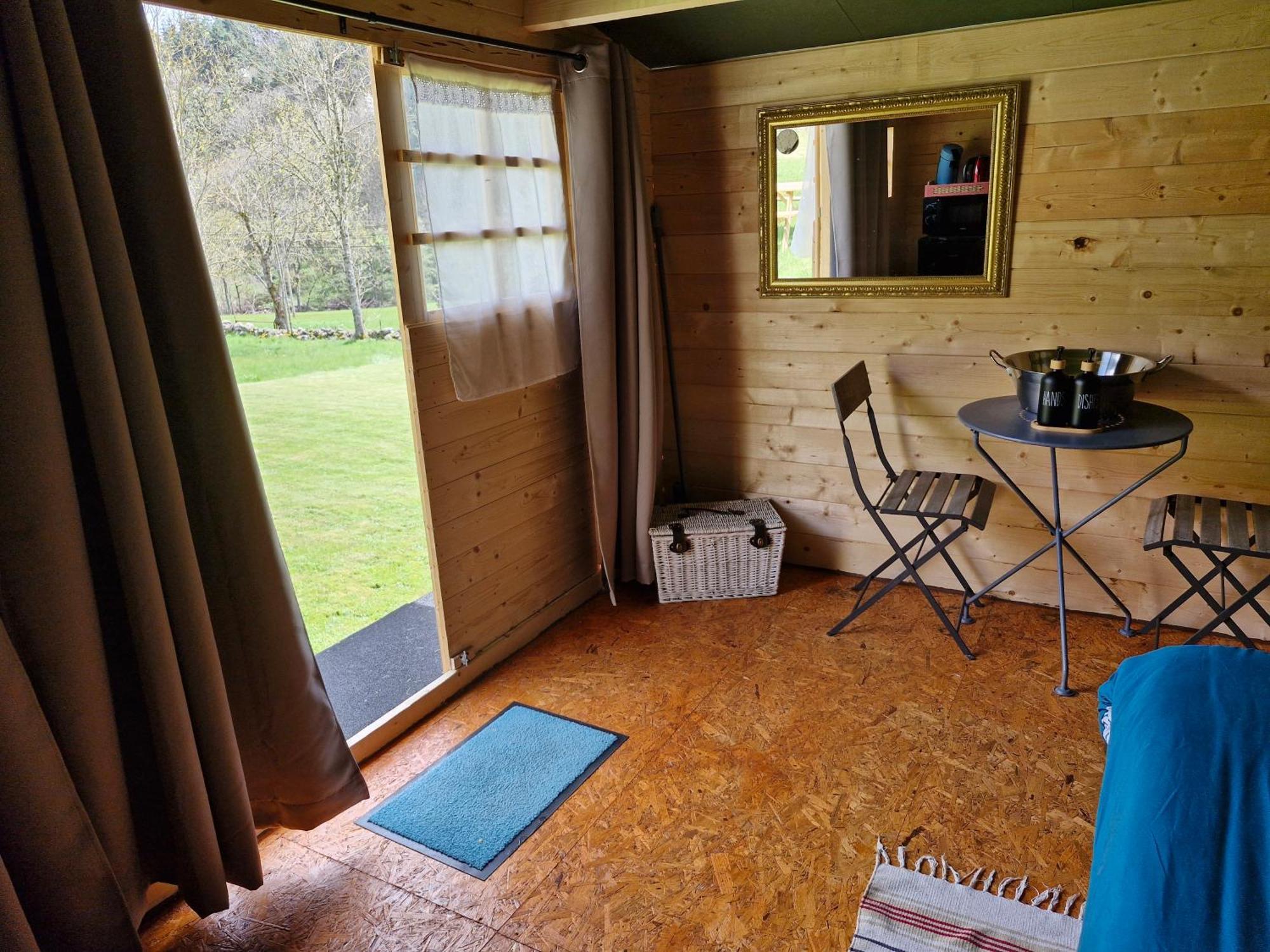 La Cabane Des Lucioles Saint-Julien-Boutieres 部屋 写真